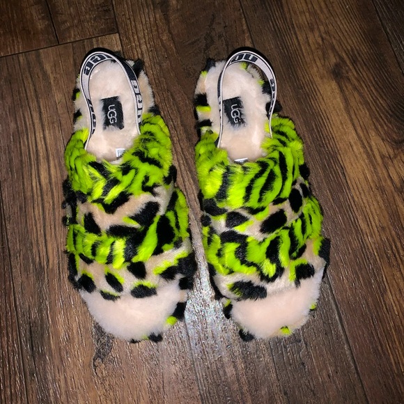 BRAND NEW UGG SLIDES - Picture 4 of 4